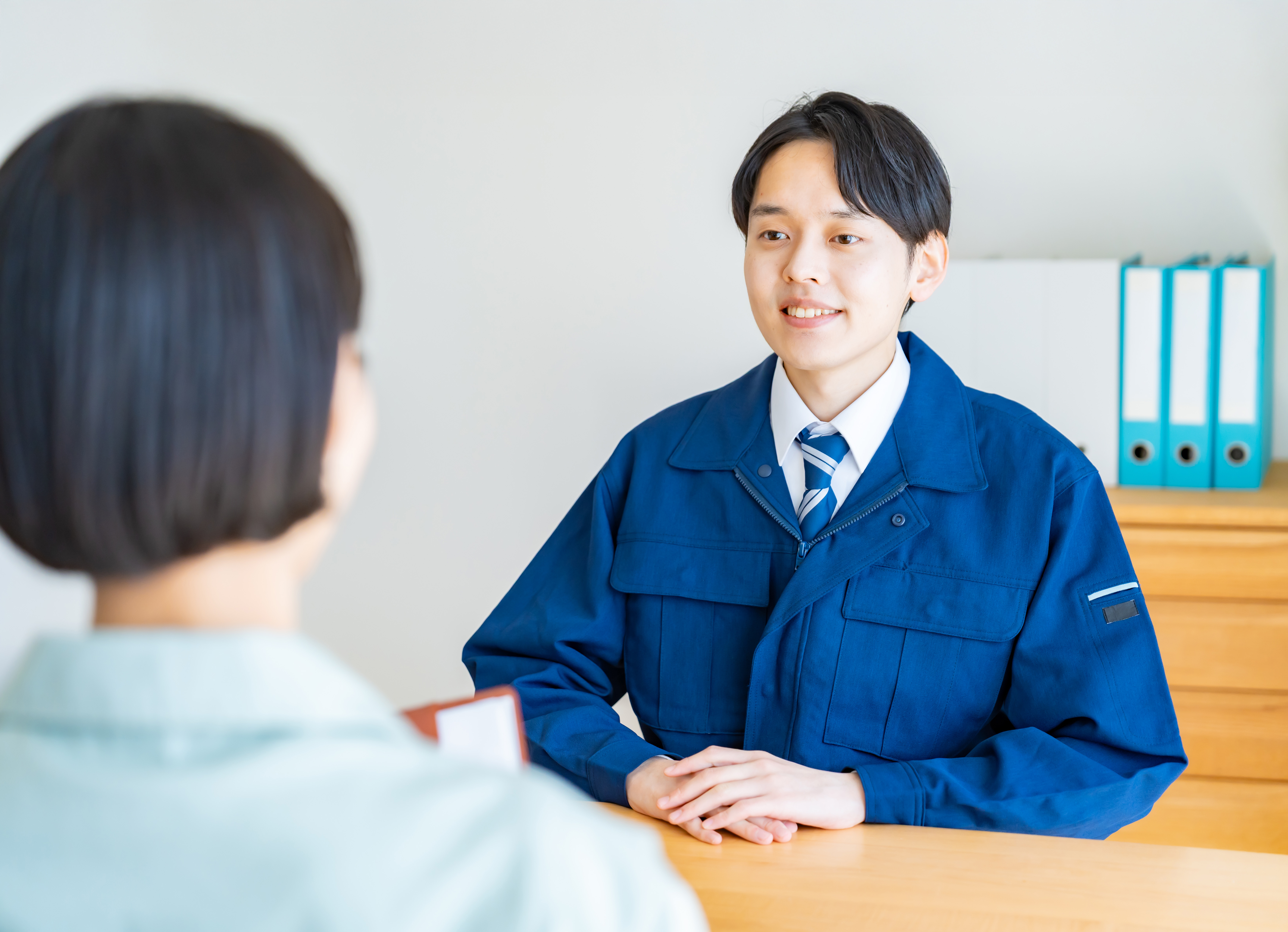 お客様とスタッフの相談シーン